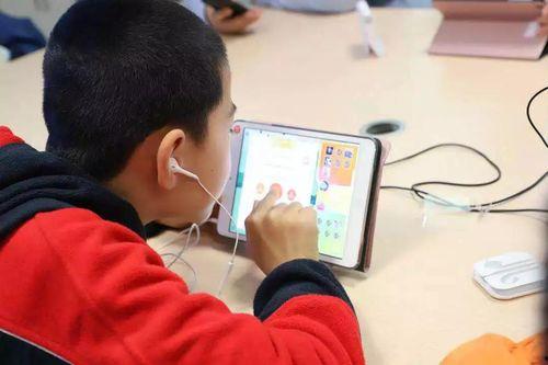 老师爆料网课抽风视频,老师爆料学生搞笑视频引爆网络  第1张